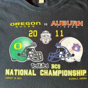 Oregon Duck Auburn Tigers BCS Nation Championship 2011 Vintage T-Shirt